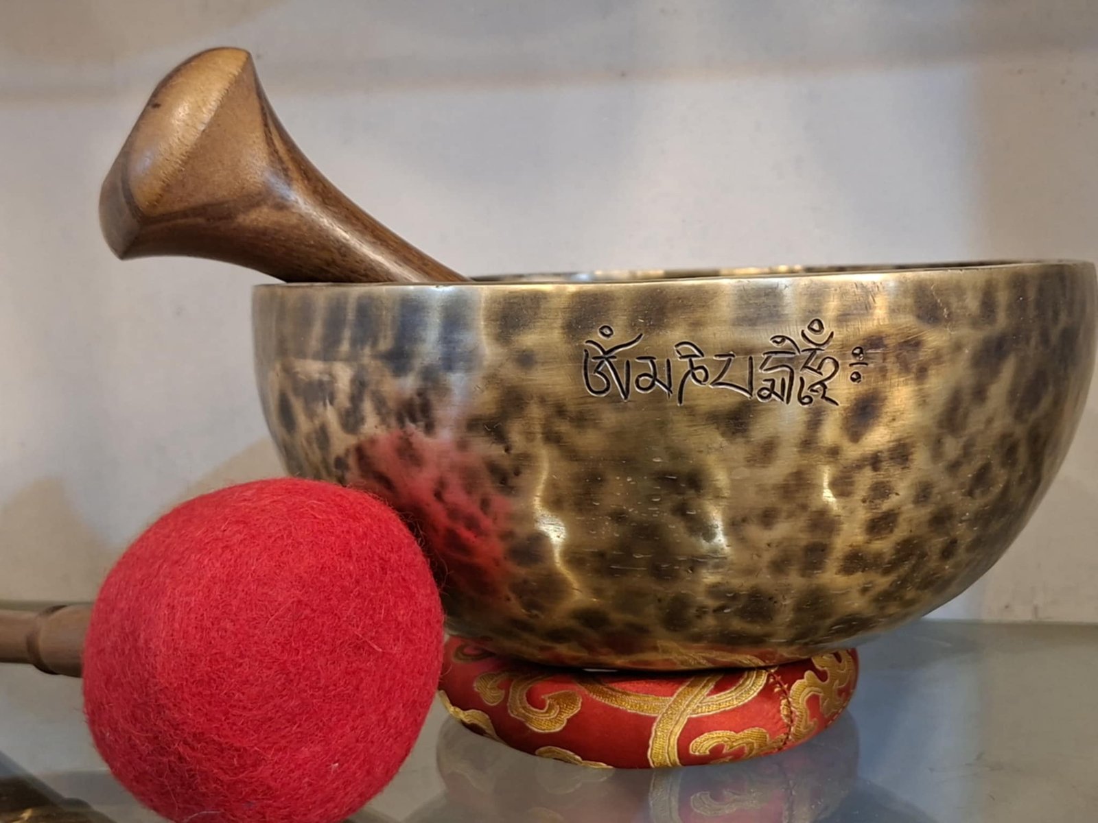 Full Moon Tiger Eye Tibetan Singing Bowl (7-Metal Handmade) - Image 2